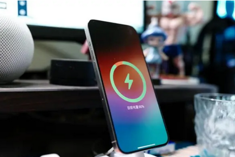 麻山苹果15换屏服务分享用什么充电器给iPhone15充电更好 